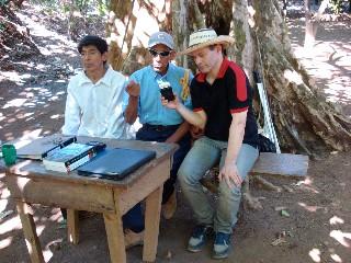 Fotos: Miguel Ángel Quesada Pacheco en su trabajo de campo con indígenas costarricenses. Foto: MAQP.