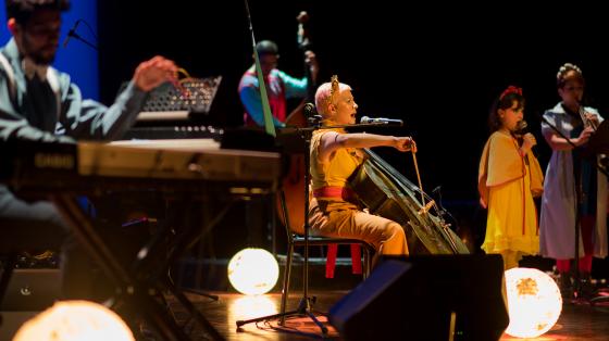  Elena y la orquesta lunar