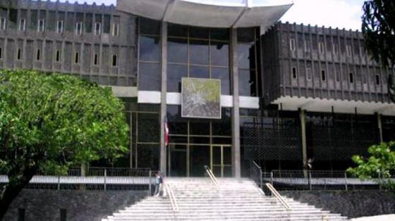 Fotografía de la fachada de la Biblioteca Nacional