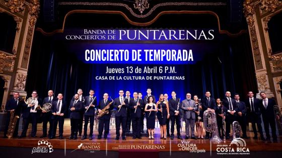 Foto de la Banda en el Teatro Nacional