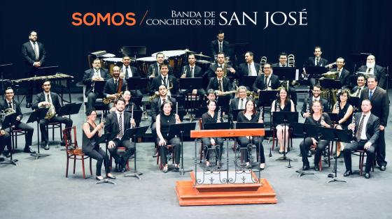 Concierto a "San José" - Banda de Conciertos de San José Foto con todos los músicos de la Banda de Conciertos de San José desde un escenario
