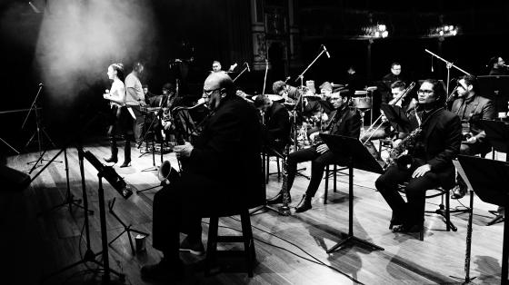 El Teatro Nacional de Costa Rica y el Cento Cultural Costarricense Norteamericano presentan el Concierto del lanzamiento del CD Live at Teatro Nacional de Costa Rica. Eduardo J. Calle, mejor conocido como Ed Calle, es un músico nacido en Caracas, Venezuela, aunque actualmente reside en Miami, Florida. Toca saxofón, flauta, clarinete, EWI, teclados, además de ser vocalista, compositor y arreglista. El Dr. Eduardo J. Calle es actualmente profesor asociado de negocios musicales y producción en el Dade College de Miami. A lo largo de su carrera ha sido nominado dos veces para obtener el premio Grammy Latino, primero en 2005 por su álbum Ed Calle Plays Santana y luego en 2007 por In the Zone. El Teatro Nacional de Costa Rica y el Cento Cultural Costarricense Norteamericano presentan el Concierto del lanzamiento del CD Live at Teatro Nacional de Costa Rica. Eduardo J. Calle, mejor conocido como Ed Calle, es un músico nacido en Caracas, Venezuela, aunque actualmente reside en Miami, Florida. Toca saxofón, flauta, clarinete, EWI, teclados, además de ser vocalista, compositor y arreglista. El Dr. Eduardo J. Calle es actualmente profesor asociado de negocios musicales y producción en el Dade College