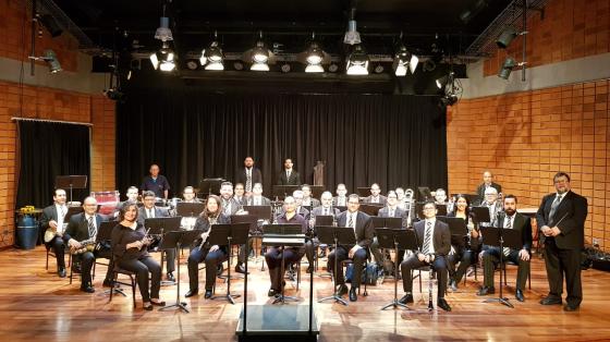 Foto de la Banda de Cartago en escenario