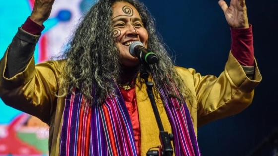 "Vengo de una tierra" con Guadalupe Urbina. "Vengo de una tierra" con Guadalupe Urbina.
