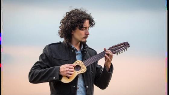 Tus canciones nacieron en las jícaras del campo con Óscar Jiménez Tus canciones nacieron en las jícaras del campo con Óscar Jiménez