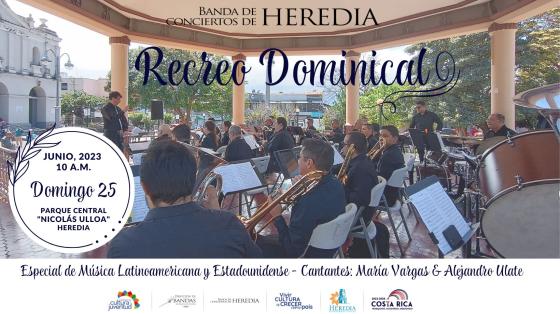 Músicos de la Banda de Heredia tocando en el quiosco del parque