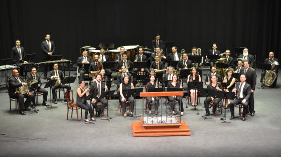 foto de la Banda de San José en un escenario