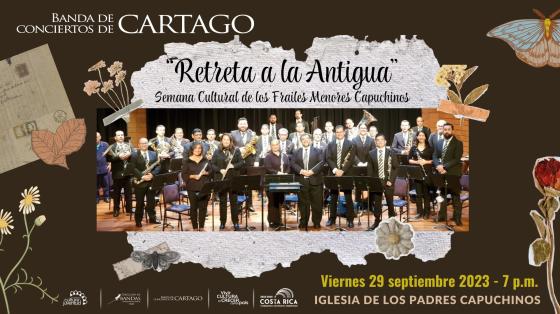 Retreta a la Antigua | Banda de Conciertos de Cartago Foto de la Banda con adornos vintage a su alrededor