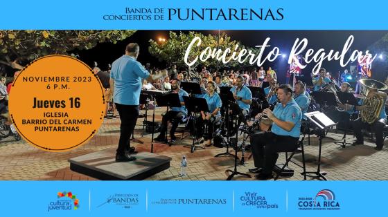Foto de la Banda de Puntarenas tocando al aire libre en la noche