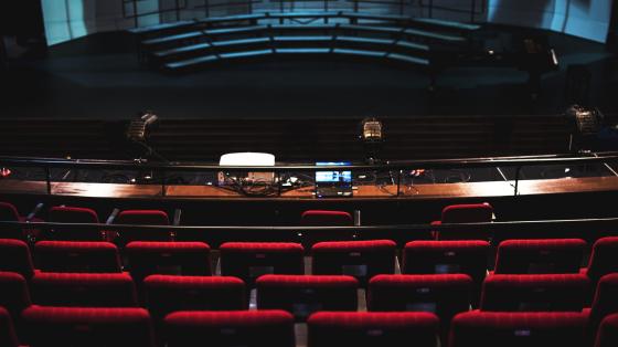 Auditorio de biblioteca.