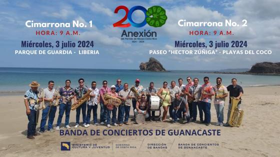 Banda de Conciertos de Guanacaste en una playa con el mar de fondo
