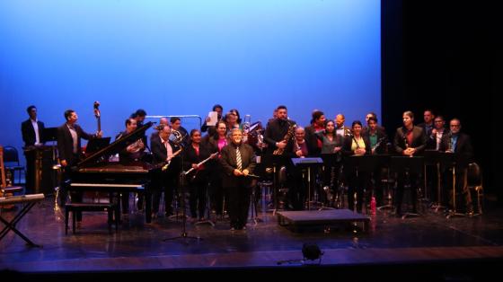 Foto de la Banda de Conciertos de Cartago en un escenario