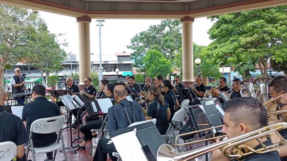 Foto de la Banda de Conciertos en el quiosco del parque central de Heredia