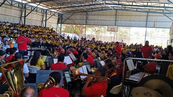 Banda de Conciertos de Guanacaste en un centro educativo