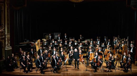 Orquesta Sinfónica Nacional se despide de su director titular Carl St. Clair y de ocho músicos que se jubilan
