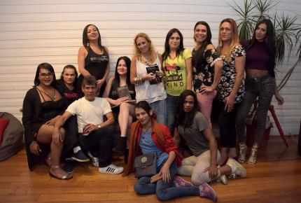 Mujeres de la Fundación TransVida acompañaron a Schumacher durante la presentación de “Atrevidas”