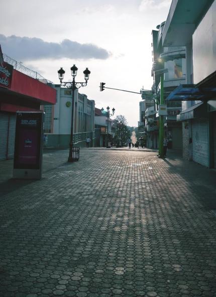 Fotografía: Atípicas imágenes de una desolada Ciudad de San José, el pasado miércoles 8 de abril, en razón de las medidas de confinamiento propuestas por el gobierno, a raíz de la emergencia nacional por COVID19. Fotografías: José Alberto Madriz Camacho