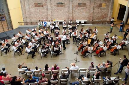 Fotografía: Orquesta Por la Vida – Programas Especiales Sinem, Costa Rica Fotografía: Orquesta Por la Vida – Programas Especiales Sinem, Costa Rica