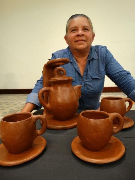 Zeneida Trejos Rosales expuso un juego para café en el Centro de Patrimonio Cultural. Por: CICPC.