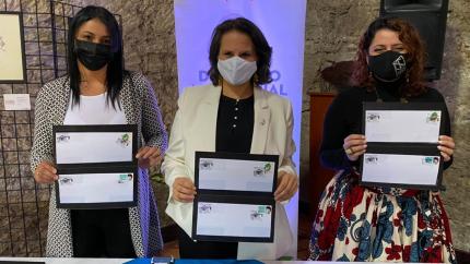 El evento contó con la presencia de la ministra de Cultura y Juventud, Sylvie Durán Salvatierra; la presidenta de Junta Directiva de Correos de Costa Rica, Xinia Sánchez Reyes; Marysela Zamora Villalobos, directora de la Compañía Nacional de Teatro; así como directores y colaboradores del MCJ. Foto: MCJ