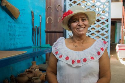 Marielos Jiménez, vecina de Bagaces, Guanacaste, que ha dedicado su vida a recoger las costumbres de una tierra colmada de riquezas naturales y culturales. Cortesía.