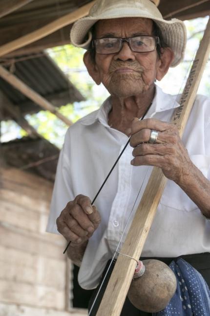 Eulalio Guadumuz, maestro quijonguero. Fotografías de Andrea Mendez. 