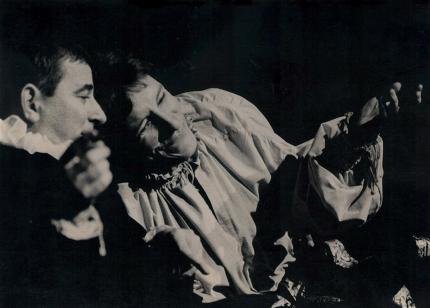 “La tragicomedia del serenisimo príncipe Don Carlos”, de Carlos Muñiz, dirección Luis Carlos Vásquez y Lucho Barahona, 1989, coproducción CNT-Teatro Nacional. Archivo CNT.