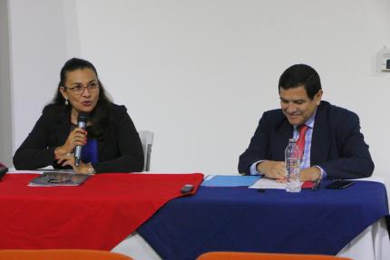 Nayuribe Guadamuz, ministra de Cultura y Juventud, junto con Ricardo Vargas, director del SiNEM, durante la conferencia de prensa, este 31 de mayo de 2022. Fotografía Unidad de Comunicación MCJ