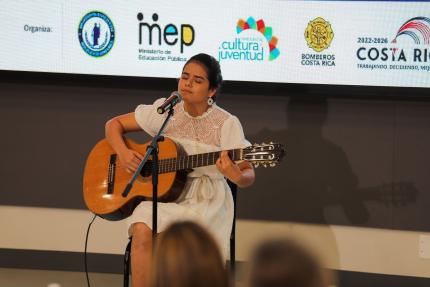 El segundo lugar lo obtuvo Massiel Rodríguez, de 14 años de edad, vecina de Guápiles, con el tema “Viaje”, una canción inspirada en experiencias de vida. El segundo lugar lo obtuvo Massiel Rodríguez, de 14 años de edad, vecina de Guápiles, con el tema “Viaje”, una canción inspirada en experiencias de vida.