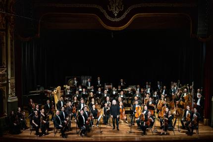 Presentaciones el viernes 2 y domingo 4 de diciembre, en el Teatro Nacional de Costa Rica, son bajo la dirección de Carl St. Clair Presentaciones el viernes 2 y domingo 4 de diciembre, en el Teatro Nacional de Costa Rica, son bajo la dirección de Carl St. Clair