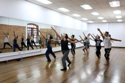 El propio Día Internacional de la Danza, el sábado 29 de abril, a partir de las 7 p.m., la Compañía Nacional de Danza ofrecerá presentaciones en el Centro Nacional de la Cultura (Cenac), sede del Ministerio de Cultura y Juventud. El evento es abierto al público, y contará con la participación de artistas independientes.