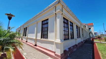 Fotografía: Edificio histórico de la Escuela Félix Arcardio Montero Monge, ubicada en Santo Domingo de Heredia, nuevo patrimonio histórico-arquitectónico del país. Foto: C. Fallas-CICPC.