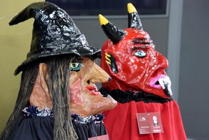 Exposición de mascaradas tradicionales llena de color y tradición la Biblioteca Nacional de Costa Rica