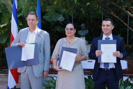 En la actividad, realizada en este importante pulmón verde de la capital, participaron el ministro de Ambiente y Energía, Franz Tattenbach Capra; la ministra interina de Cultura y Juventud, Vera Beatriz Vargas León y el alcalde de San José, Diego Miranda Méndez; quienes manifestaron la expectativa de que el Parque Simón Bolívar pueda convertirse en un espacio público de encuentro, que promueva la protección y conservación de la biodiversidad, así como en una oportunidad para reconectar a la ciudadanía con l