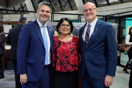 Entre las autoridades, participó el ministro de Cultura y Juventud, Jorge Rodríguez Vives y el primer vicepresidente de la República, Stephan Brunner, así como la directora general del Archivo Nacional, Carmen Campos Ramírez.