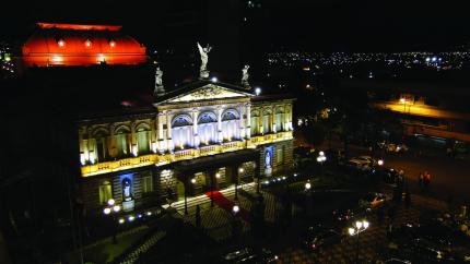 Espectáculo de luces y sonido, realizado por el multipremiado artista francés, Jérémy Oury, se ofrecerá este domingo 08 de diciembre, desde las 6 p.m., en la fachada norte del Teatro Nacional, como parte del cierre del Festival Internacional de las Artes 2024