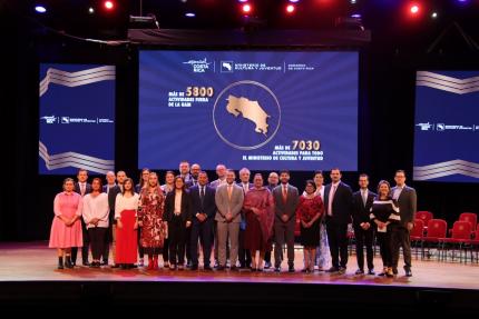 El Teatro Popular Melico Salazar fue el escenario donde esta mañana, el ministro de Cultura y Juventud, Jorge Rodríguez Vives, junto con el equipo de viceministros y directores de los órganos adscritos del Ministerio de Cultura y Juventud (MCJ), dio a conocer la programación 2025 del MCJ.