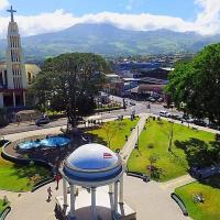 Vista aérea del parque y el templo de Ciudad Quesada. Cortesía de la Municipalidad de San Carlos.