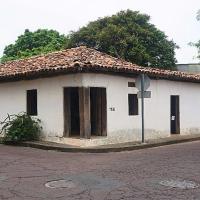 La Casa de la Cultura de Liberia y Museo Regional del Sabanero, se ubica en el centro histórico de la Cuidad Blanca, es uno de los edificios más antiguos que aún se preservan allí. Recibió su declaratoria patrimonial en 1989. Por: LLópez-CICPC.