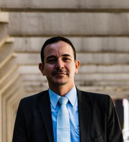 Retrato del Viceministro de Administración Dennis Portuguez