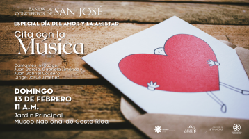 Tarjeta con corazón sobre una mesa de madera