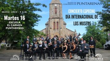 foto de la Banda de Puntarenas muy elegantes con la catedral porteña de fondo