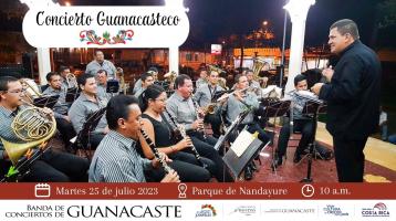 músicos tocando en un kiosco de parque