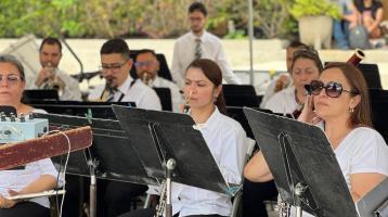 Instrumentistas mujeres en un espacio abierto