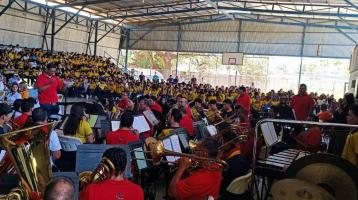 Banda de Conciertos de Guanacaste en un centro educativo